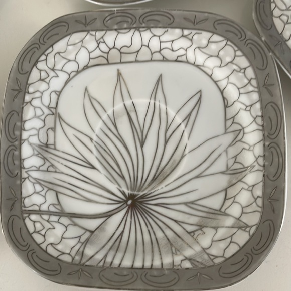 (2/$20) 6 x 24K gold plated tea saucers - Picture 2 of 11